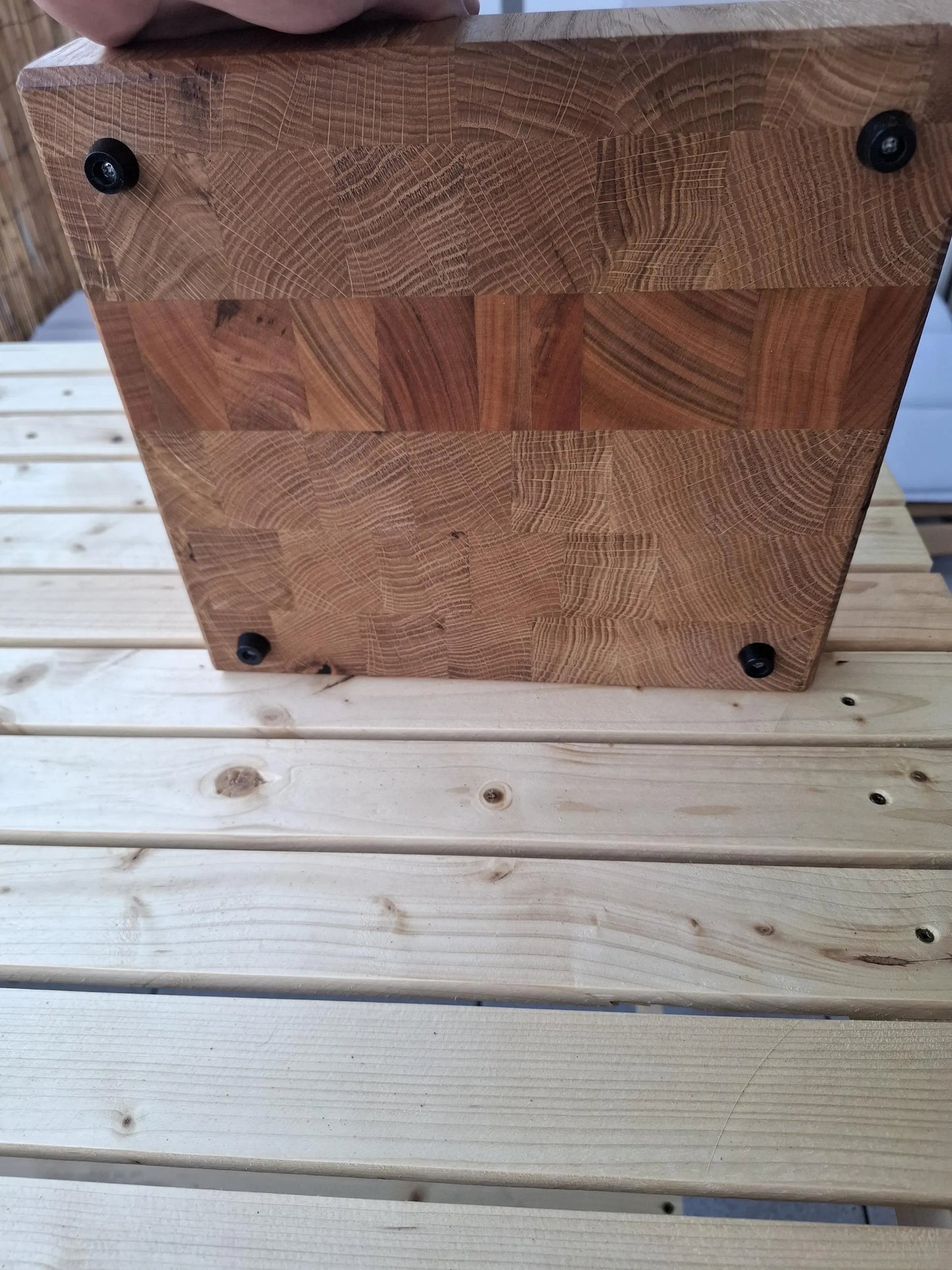 Handgefertigtes Stirnholz-Schneidebrett aus Eiche & Kirschbaum | 27 × 24,5 × 4,7 cm