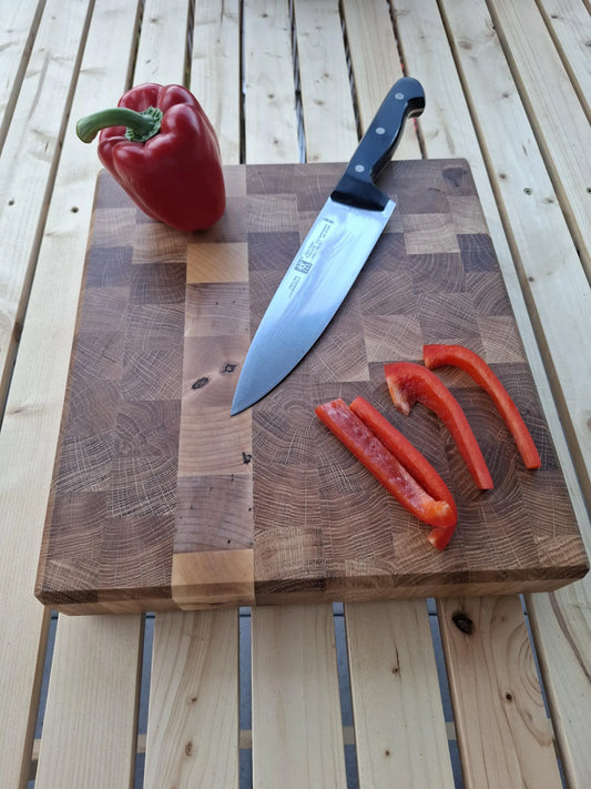 Handgefertigtes Stirnholz-Schneidebrett aus Eiche & Ahorn | 32,5 × 29,2 × 5 cm