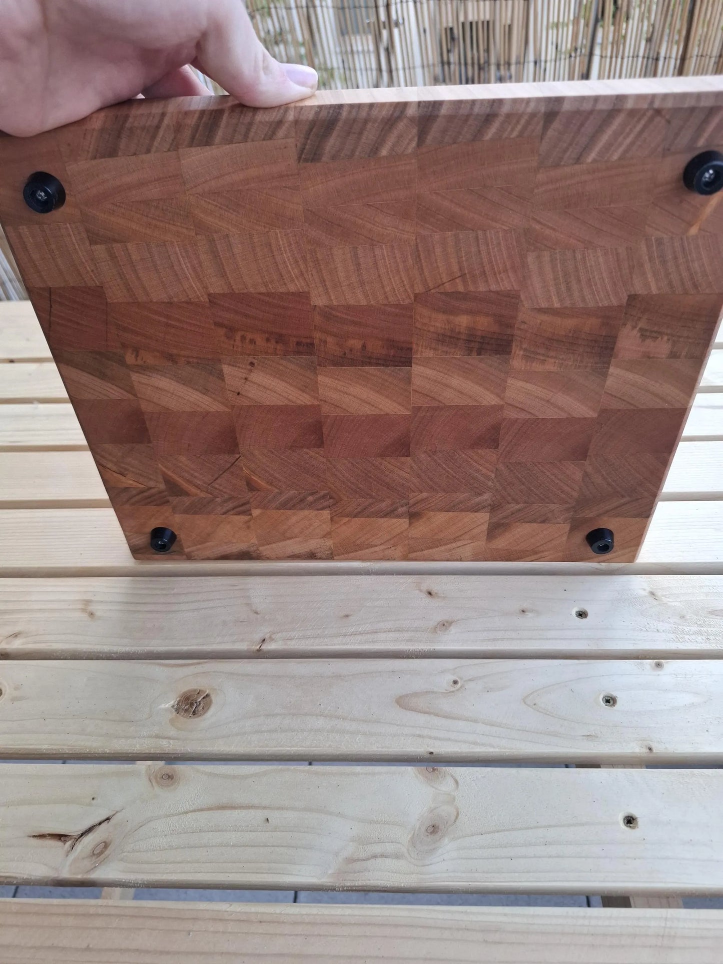 Handgefertigtes Stirnholz-Schneidebrett aus Kirschbaum | 30,3 × 24,4 × 2,7 cm