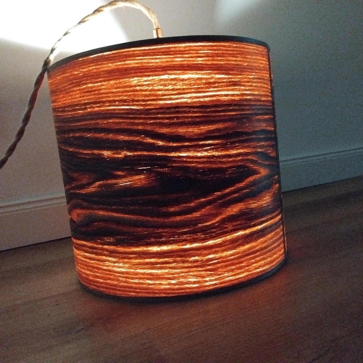 Handgefertigter Lampenschirm aus Holzfurnier Nussbaum | Ø 35 cm