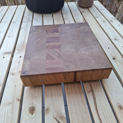 Handgefertigtes Stirnholz-Schneidebrett aus Eiche – 27 cm