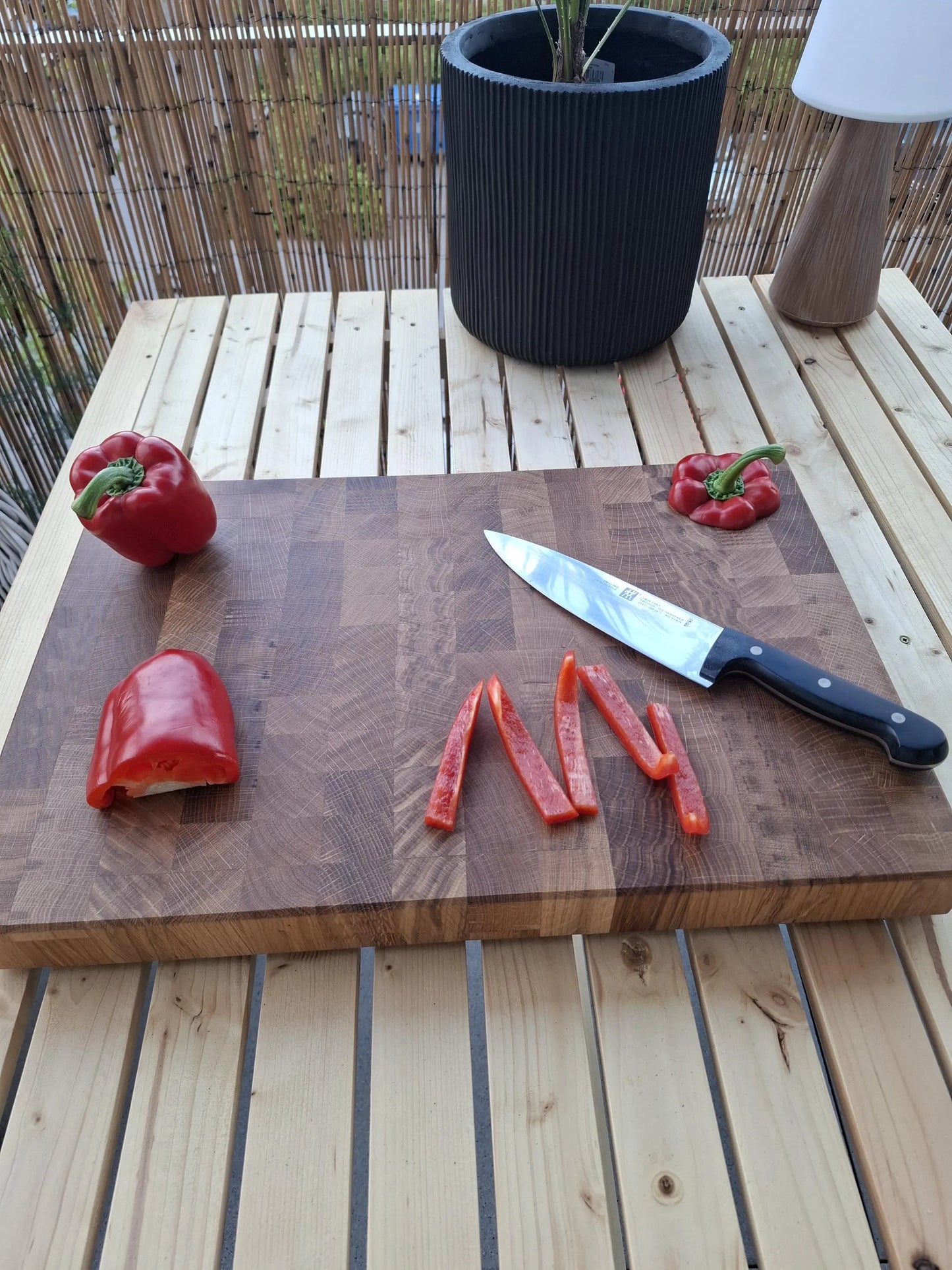 Handgefertigtes Stirnholz-Schneidebrett aus Eiche | 52 × 35 × 4,8 cm