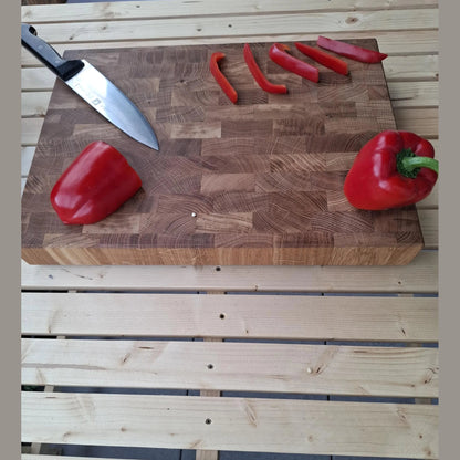 Handgefertigtes Stirnholz-Schneidebrett aus Eiche – 45,4 cm
