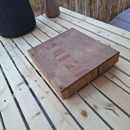 Handgefertigtes Stirnholz-Schneidebrett aus Eiche – 27 cm