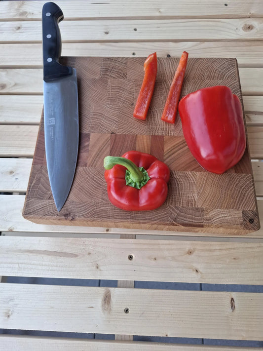 Handgefertigtes Stirnholz-Schneidebrett aus Eiche & Kirschbaum | 27 × 24,5 × 4,7 cm