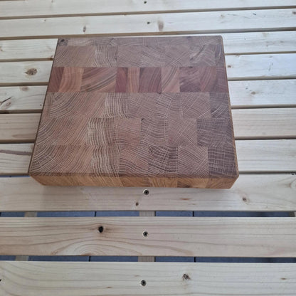 Handgefertigtes Stirnholz-Schneidebrett aus Eiche – 27 cm