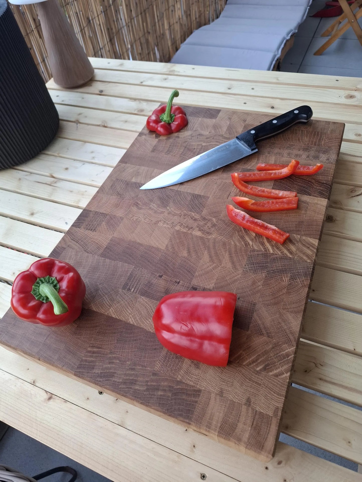 Handgefertigtes Stirnholz-Schneidebrett aus Eiche | 52 × 35 × 4,8 cm
