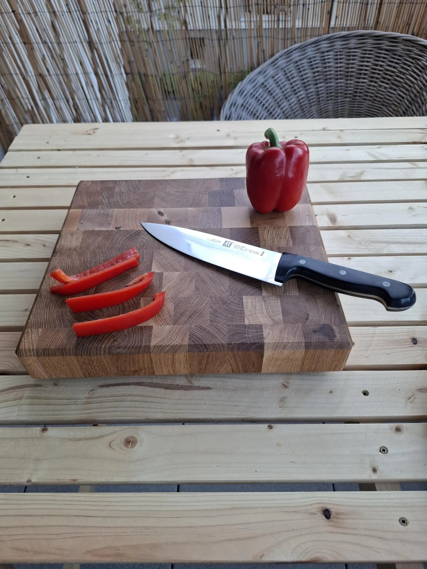 Handgefertigtes Stirnholz-Schneidebrett aus Eiche & Ahorn | 32,5 × 29,2 × 5 cm