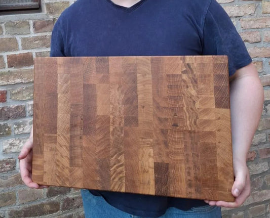 Handgefertigtes Stirnholz-Schneidebrett aus Eiche | 52 × 35 × 4,8 cm