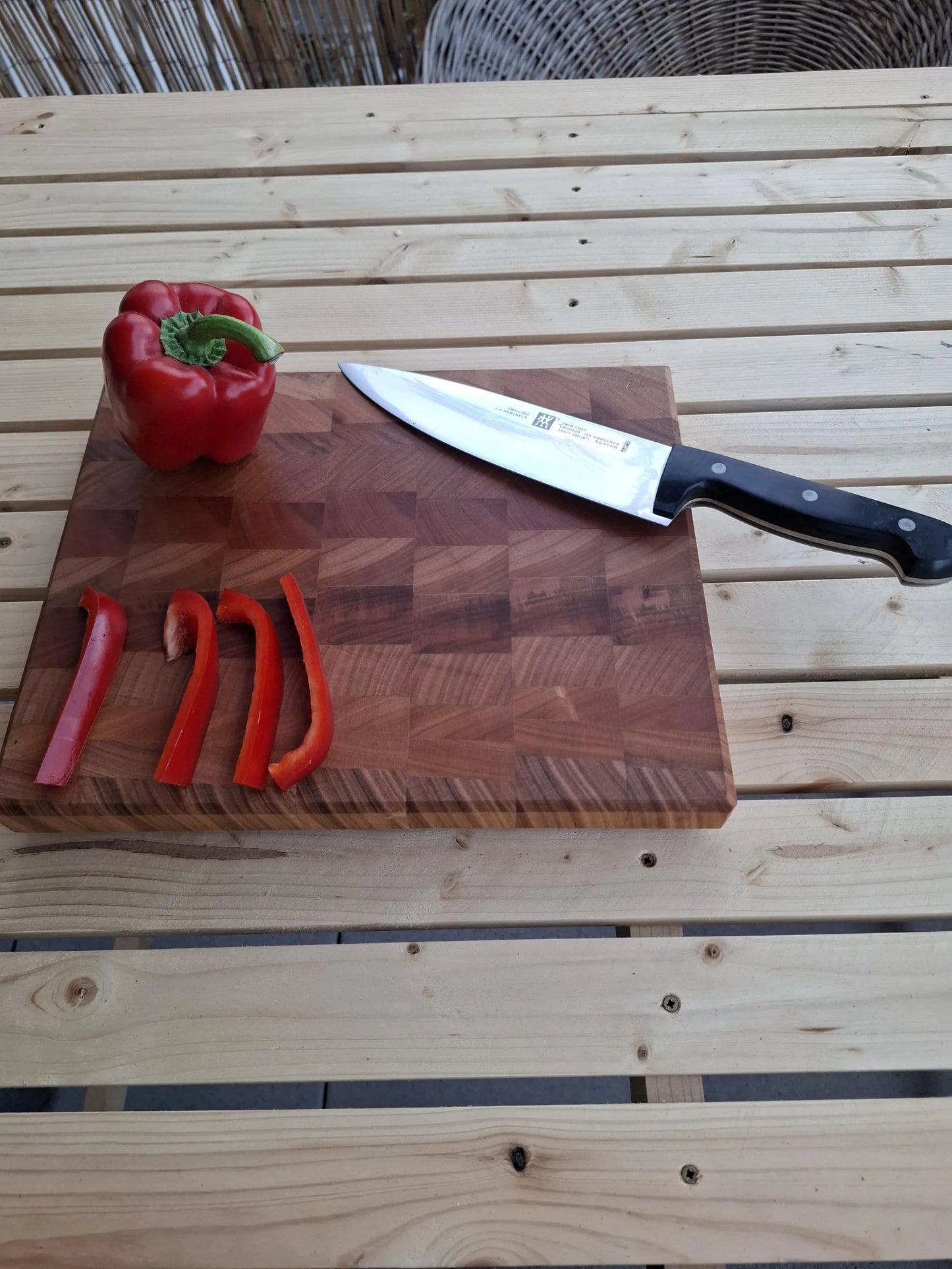 Handgefertigtes Stirnholz-Schneidebrett aus Kirschbaum | 30,3 × 24,4 × 2,7 cm